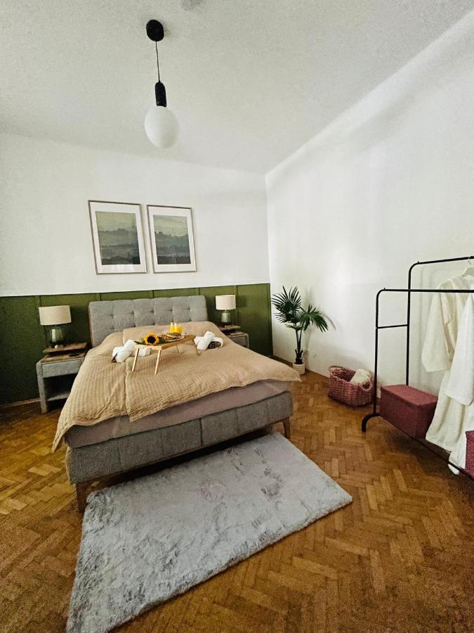Apartment 5 Min Schoenbrunn Gloriette, Direct To City Center, Free Parking Bécs Kültér fotó