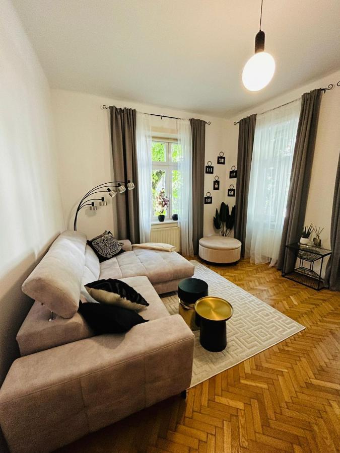Apartment 5 Min Schoenbrunn Gloriette, Direct To City Center, Free Parking Bécs Kültér fotó