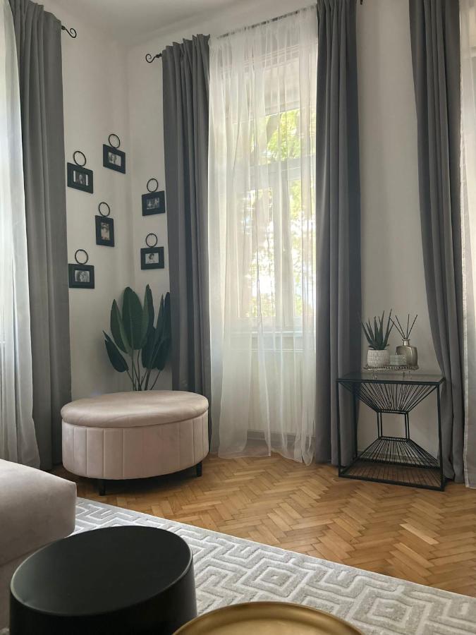 Apartment 5 Min Schoenbrunn Gloriette, Direct To City Center, Free Parking Bécs Kültér fotó