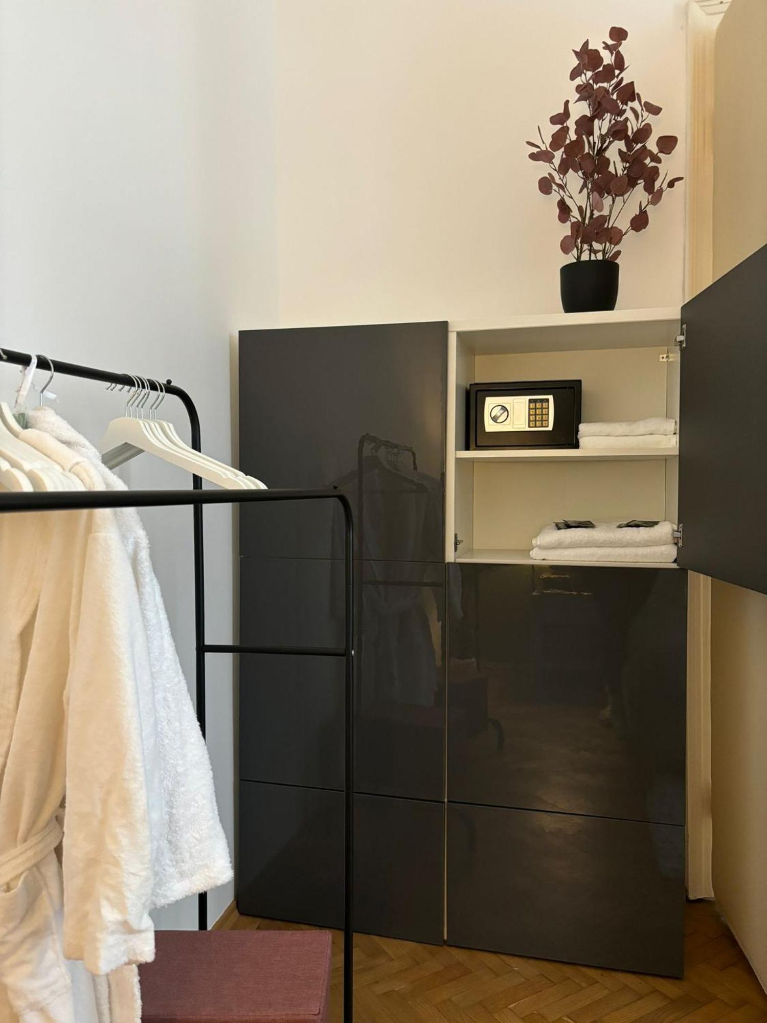 Apartment 5 Min Schoenbrunn Gloriette, Direct To City Center, Free Parking Bécs Kültér fotó
